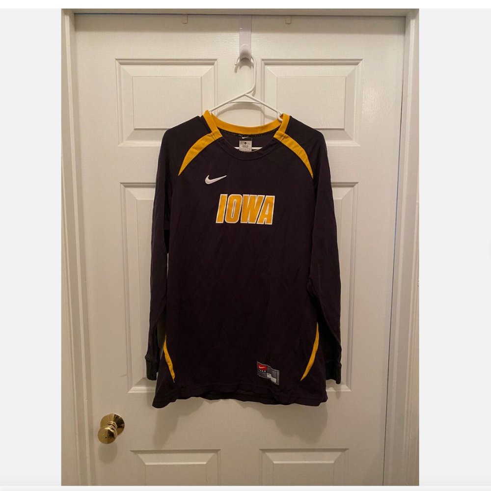 Iowa Hawkeyes Women's Basketball Game Worn Nike Long Sleeve Warmup Shirt Large